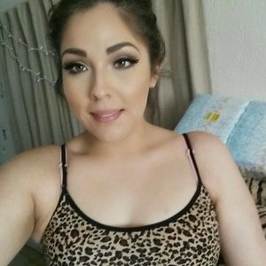 Meet your Posher, Esmeralda